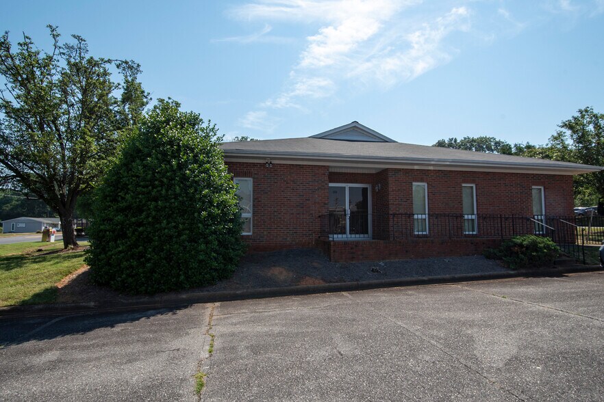More Photos Of 504 S New Hope Rd, Gastonia Office For Lease