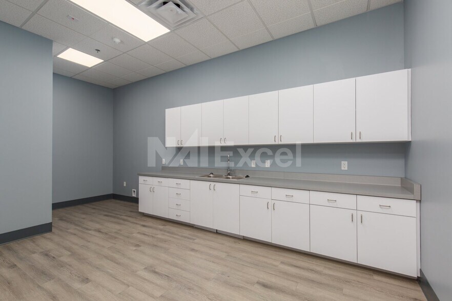 More Photos Of 2880 Simmons St, North Las Vegas Distribution For Sale