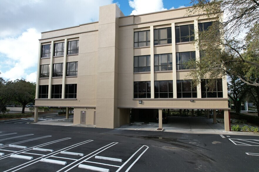 More Photos Of 14125 NW 80th Ave, Miami Lakes Office For Sale