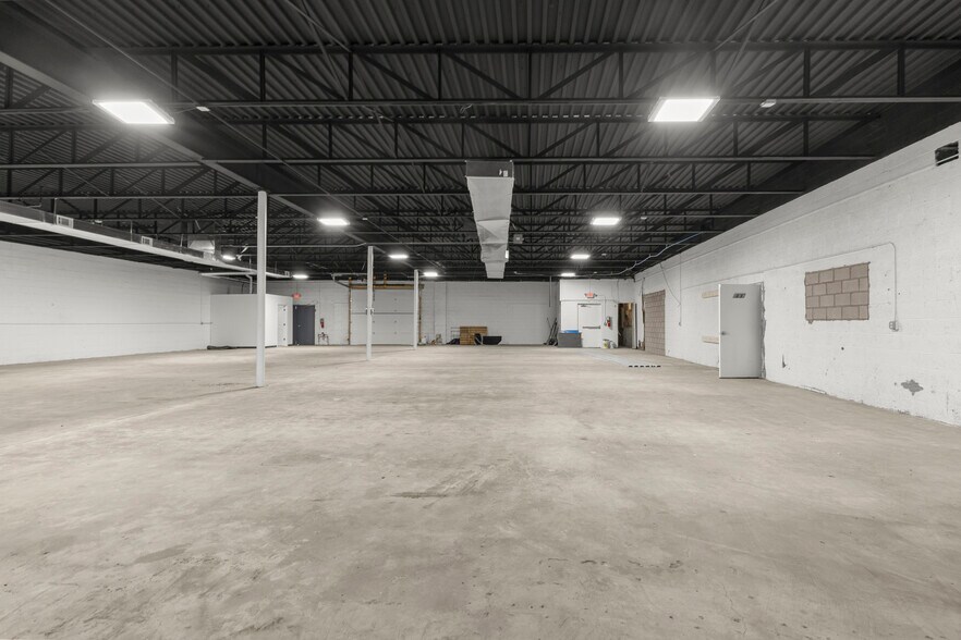 More Photos Of 1056-1060 Southfield Rd, Lincoln Park Freestanding For Lease