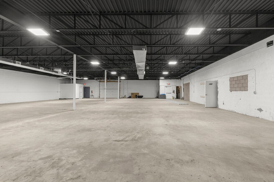 More Photos Of 1056-1060 Southfield Rd, Lincoln Park Freestanding For Lease