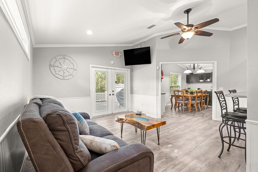 More Photos Of 110 NE Crystal St, Crystal River Specialty For Sale