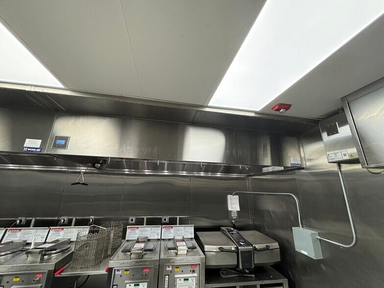 More Photos Of 418 Main St, Jenks Fast Food For Sale