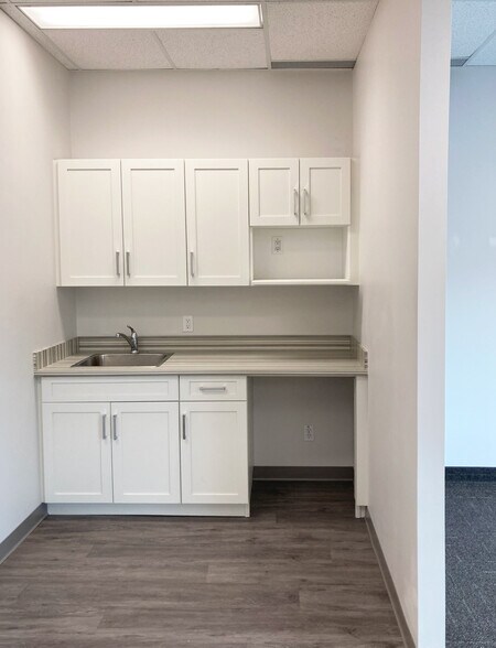 More Photos Of 11500 35th St SE, Calgary Flex For Lease