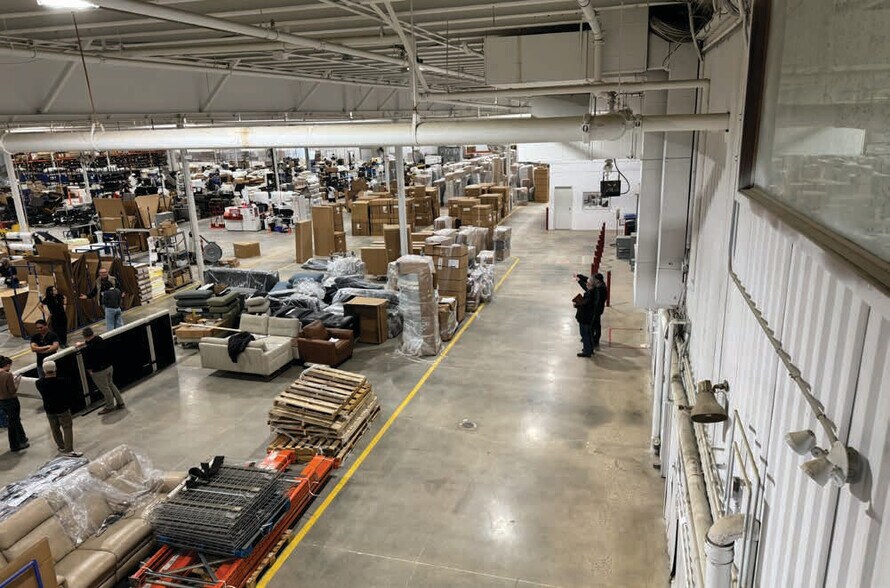 More Photos Of 170 Furniture Park, Winnipeg Distribution For Lease