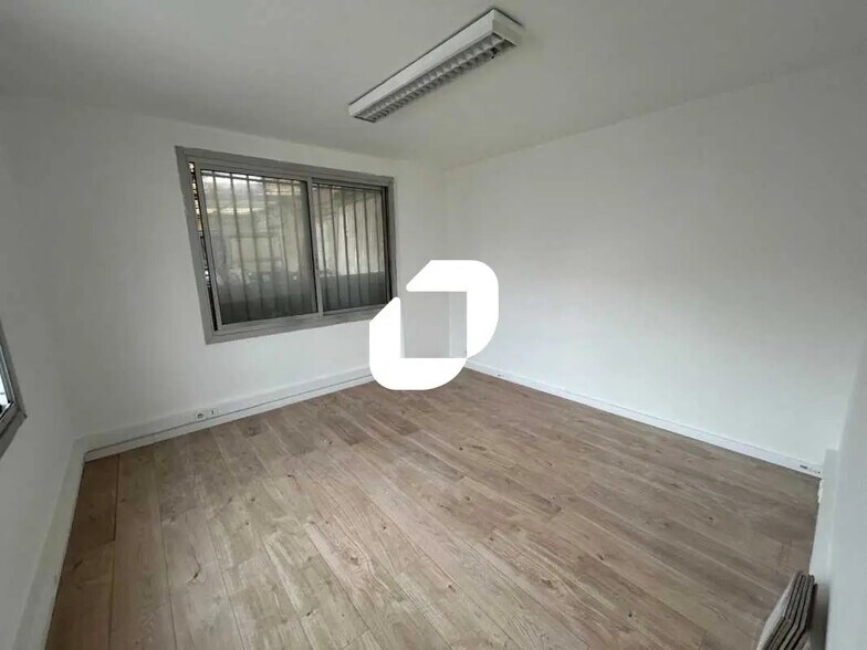 More Photos Of 130 Rue Du Lieutenant Petit Leroy, Chevilly-Larue Office For Lease