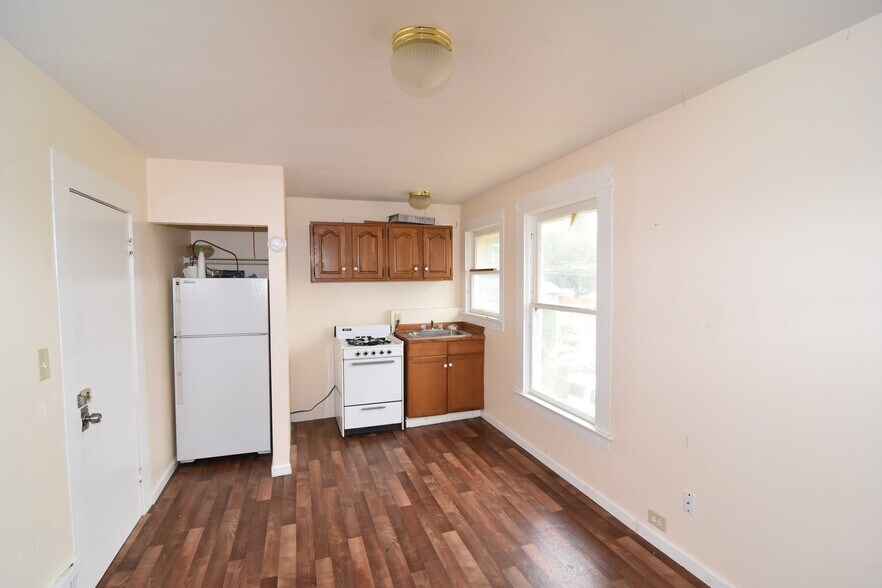 More Photos Of 1512 Franklin St, Vancouver Apartments For Sale