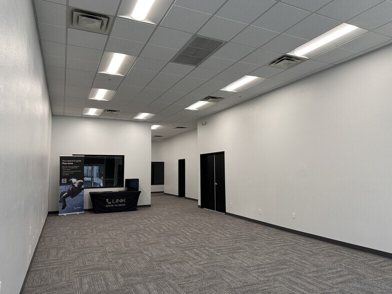 More Photos Of 5435 Procyon St, Las Vegas Distribution For Lease