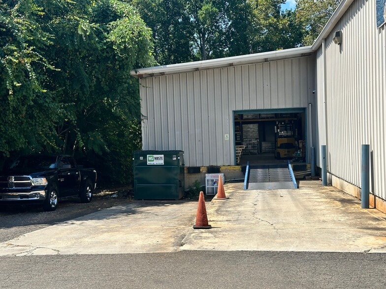 More Photos Of 306 Canton Rd, Cumming Freestanding For Lease