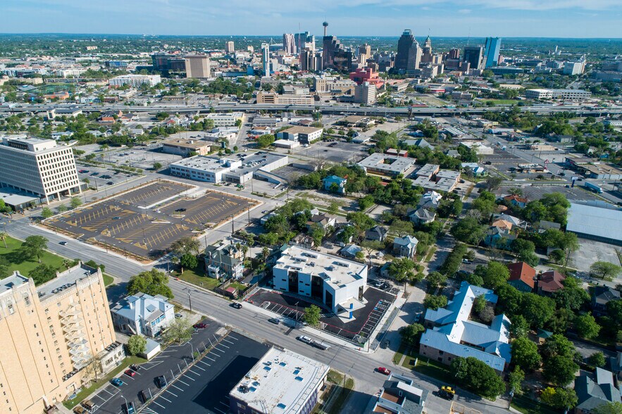 More Photos Of 222 W Cypress St, San Antonio Medical For Lease