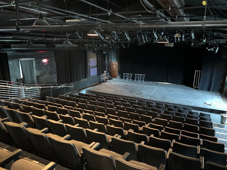 Primary Photo Of 28 Market St, Warren Theater Concert Hall For Sale