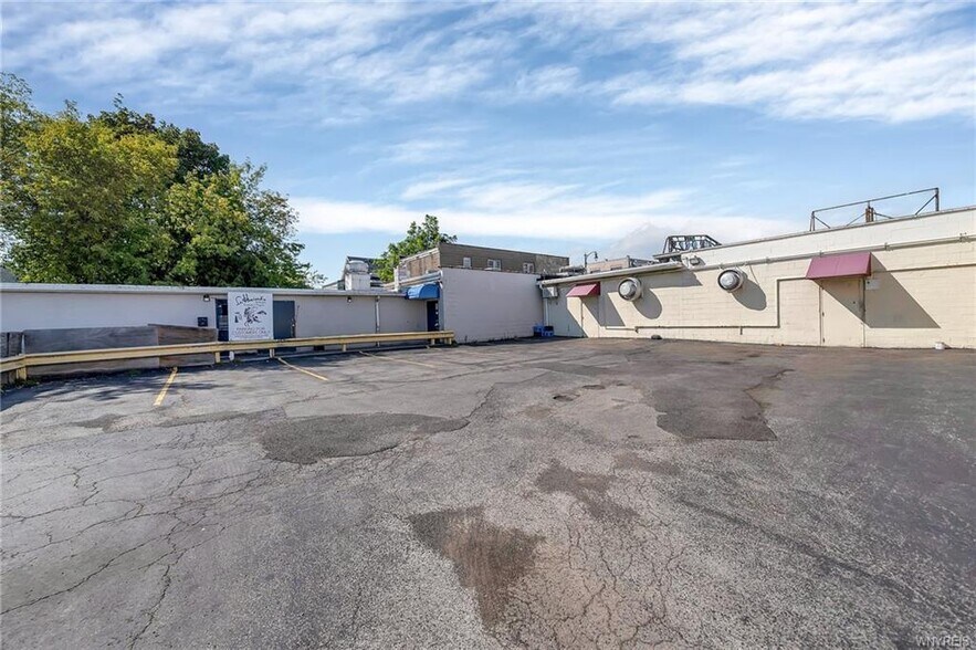 More Photos Of 3019 Pine Ave, Niagara Falls Restaurant For Sale