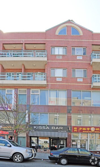Primary Photo Of 133-42 37th Ave, Flushing Storefront Retail Office For Lease
