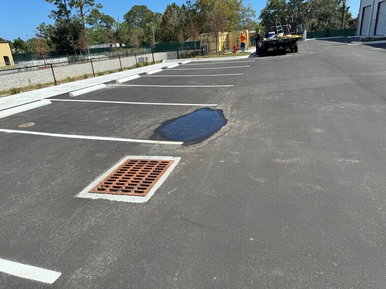 More Photos Of 155 Tresca Rd, Jacksonville Warehouse For Lease