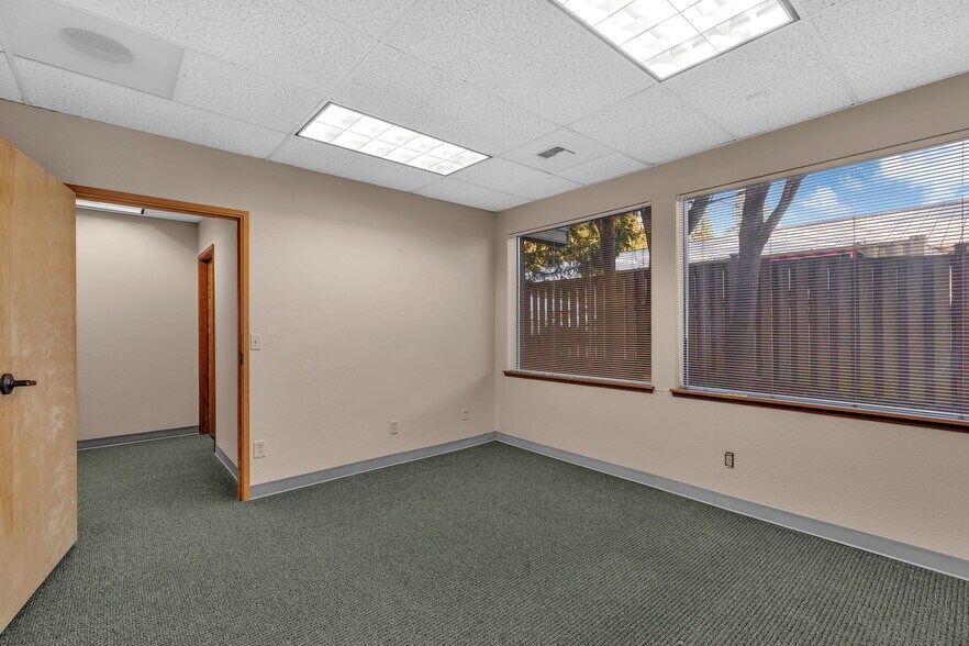 More Photos Of 34004 16th Ave S, Federal Way Office For Lease