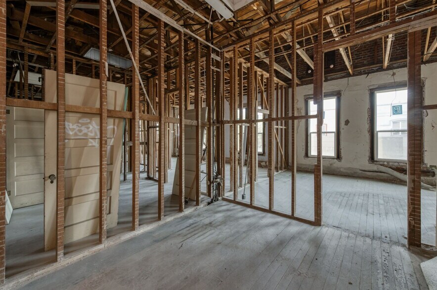 More Photos Of 101 N L St, Dinuba Storefront For Sale