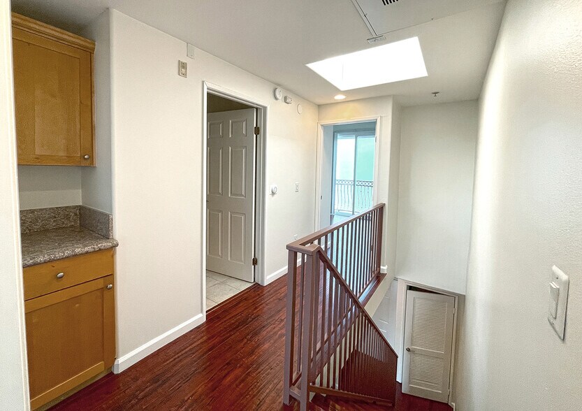 More Photos Of 5330 Satsuma Ave, North Hollywood Apartments For Sale