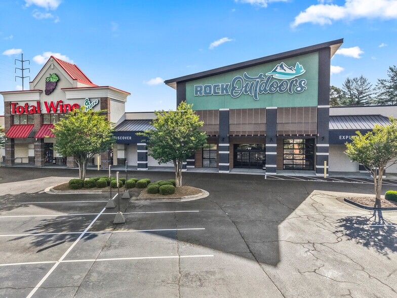 More Photos Of 551-563 S Stratford Rd, Winston-Salem Freestanding For Lease