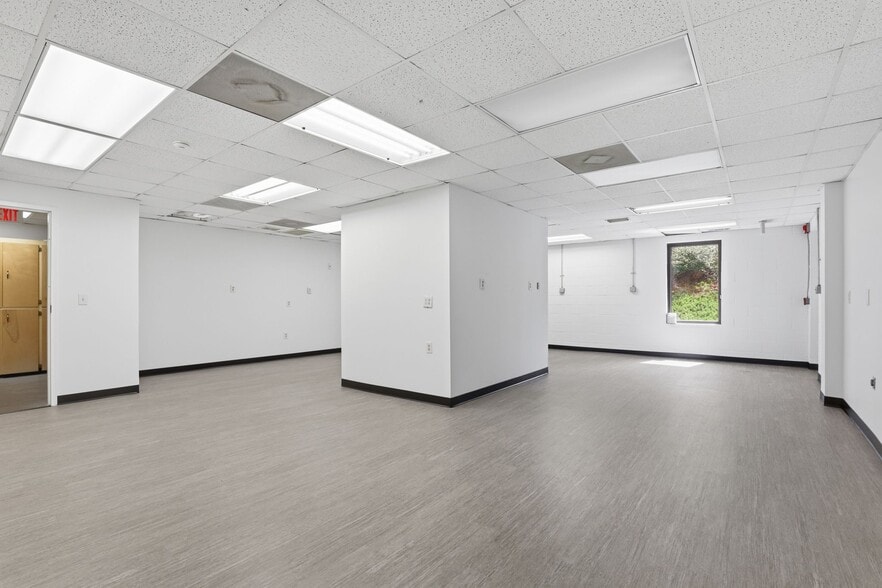 More Photos Of 744 Hartness Rd, Statesville Medical For Sale