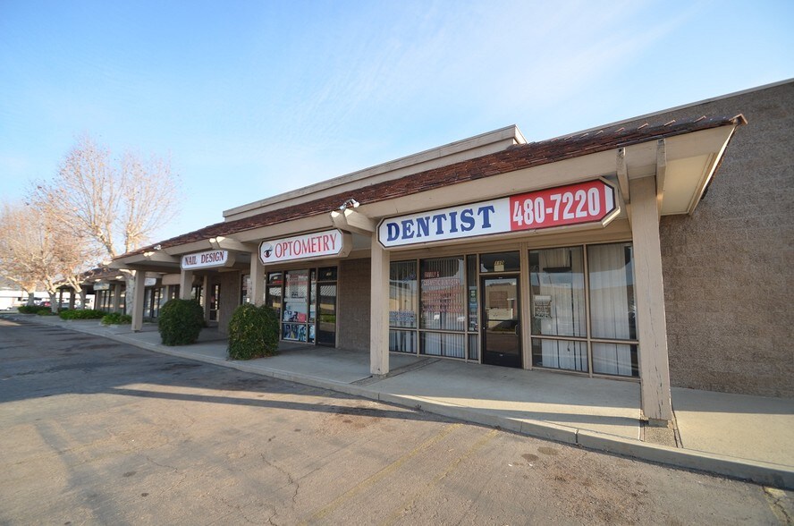 More Photos Of 1707-1711 E Valley Pky, Escondido General Retail For Lease