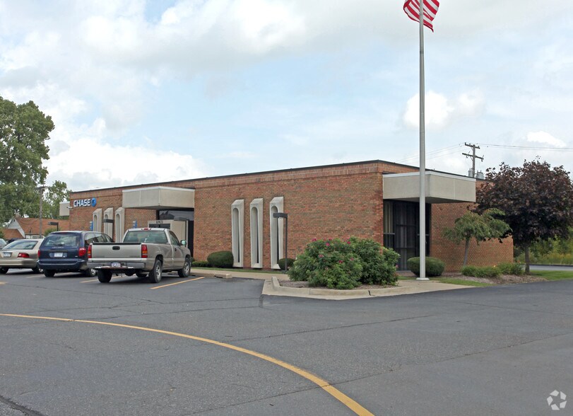 Primary Photo Of 10421 Middlebelt Rd, Romulus Bank For Sale