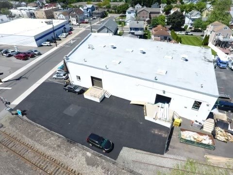 More Photos Of 27 Utter Ave, Hawthorne Manufacturing For Lease