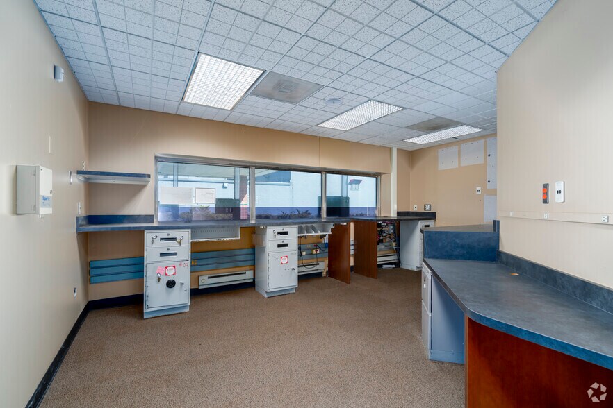 More Photos Of 30730 Groesbeck Hwy, Roseville Bank For Sale