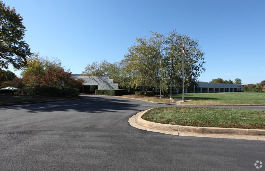 More Photos Of 1001 Cherry Dr, Braselton Warehouse For Lease