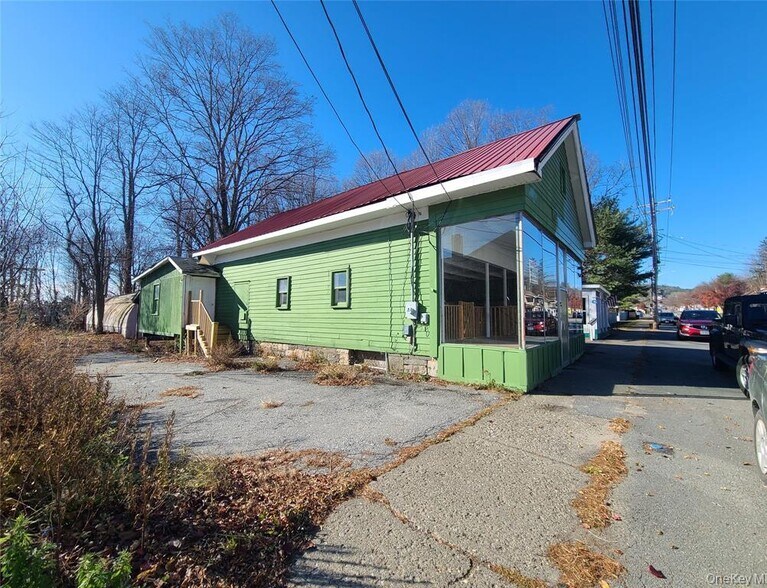 Primary Photo Of 77 Sullivan St, Wurtsboro General Retail For Sale