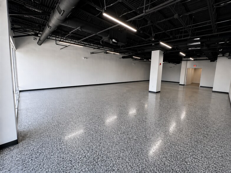 More Photos Of 118 Turnpike Rd, Southborough Unknown For Lease