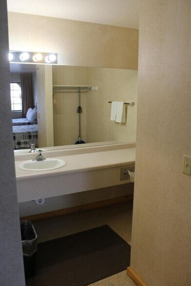 More Photos Of 339 S Highway 89, Circleville Hotel For Sale