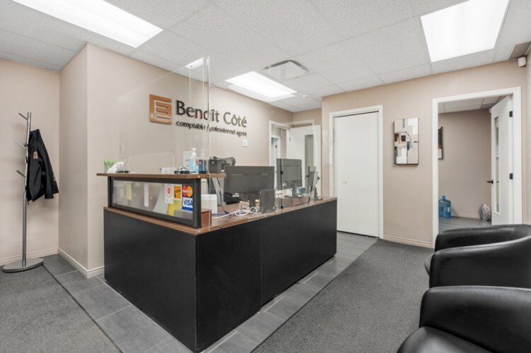 More Photos Of 2 Rue De L'usine, Baie-Saint-Paul General Retail For Sale