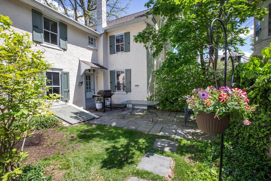 More Photos Of 69 E Oakland Ave, Doylestown Office For Sale