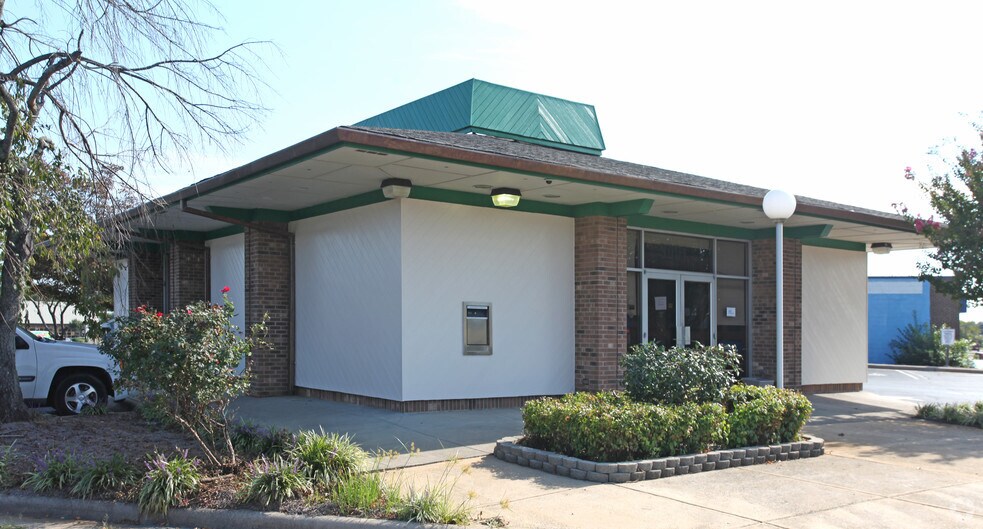 More Photos Of 3035-3086 Waughtown St, Winston-Salem Unknown For Lease