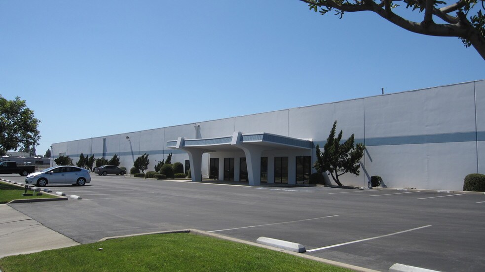 More Photos Of 1177 N Grove St, Anaheim Manufacturing For Lease