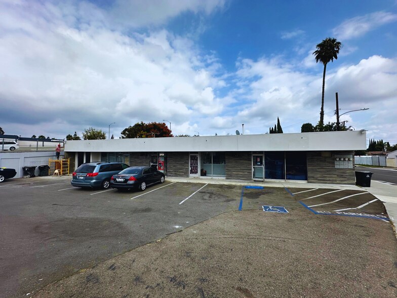 More Photos Of 2329-2335 W Sequoia Ave, Anaheim Storefront Retail Office For Lease
