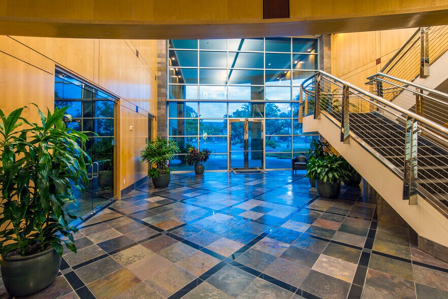 More Photos Of 211 N Loop 1604 E, San Antonio Office For Lease