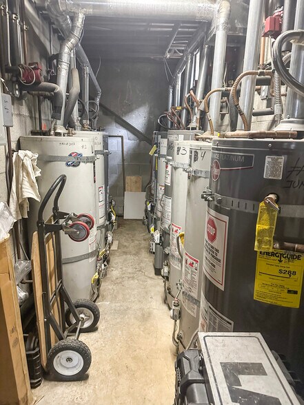 More Photos Of 13430 Victory Blvd, Van Nuys Apartments For Sale