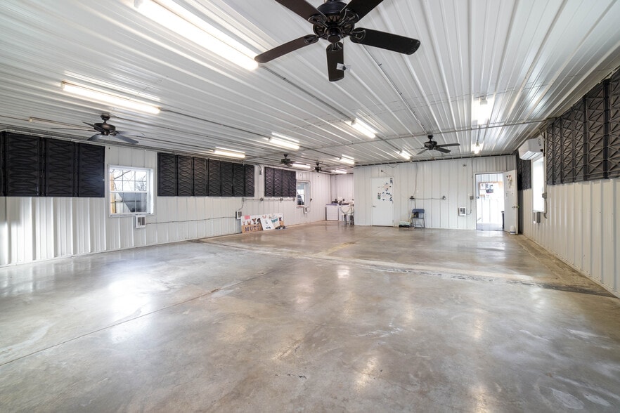 More Photos Of 102 Grove St, Chicopee Veterinarian Kennel For Sale