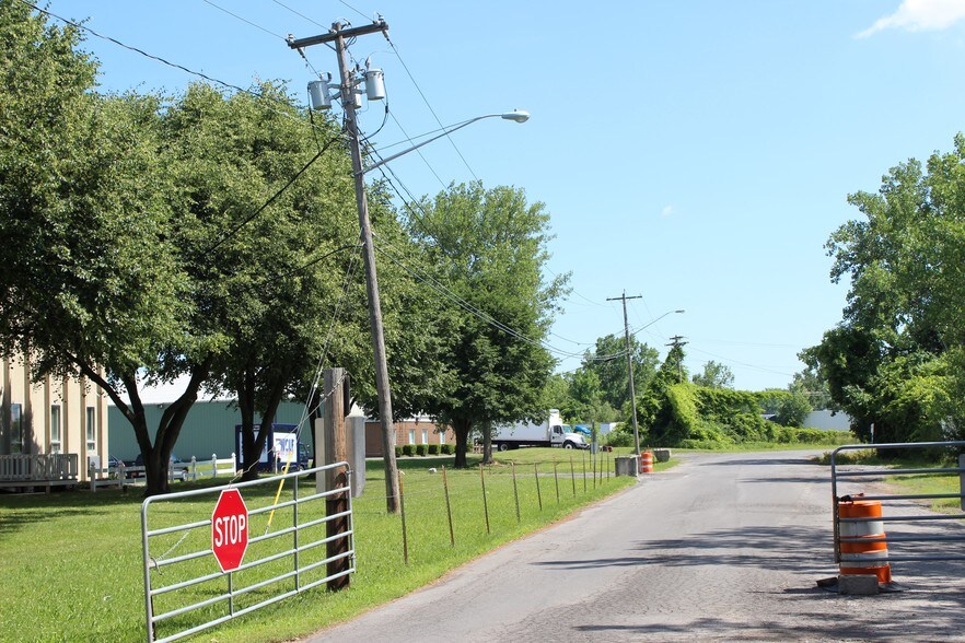 More Photos Of 210 W Terminal Rd, Liverpool Distribution For Lease