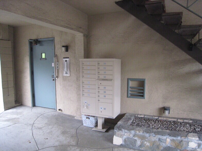 More Photos Of 407 Vernon St, Oakland Apartments For Sale