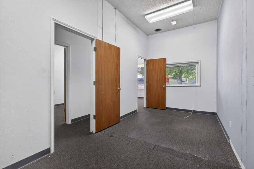More Photos Of 1109-1115 Kimbark St, Longmont Storefront For Lease