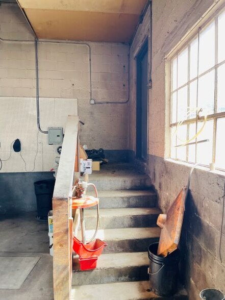 More Photos Of 73 Cedar Swamp Rd, Glen Cove Auto Repair For Sale