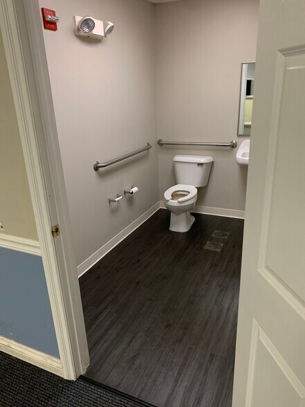 More Photos Of 546-584 S Randall Rd, Saint Charles Unknown For Lease