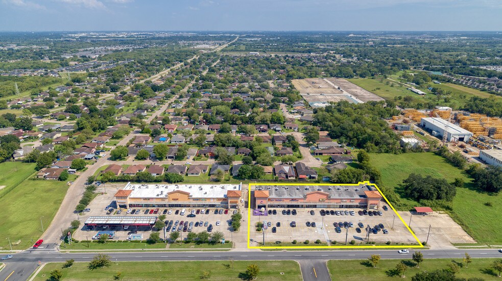 More Photos Of 12805 Cullen Blvd, Houston Unknown For Lease