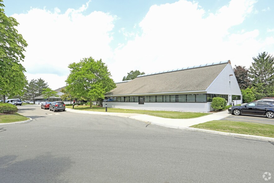 Primary Photo Of 27600 Northwestern Hwy, Southfield Office For Lease