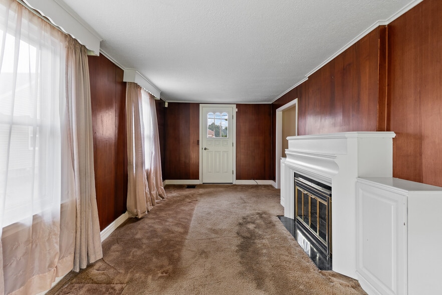 More Photos Of 608 Applegrove St NW, North Canton Office For Sale