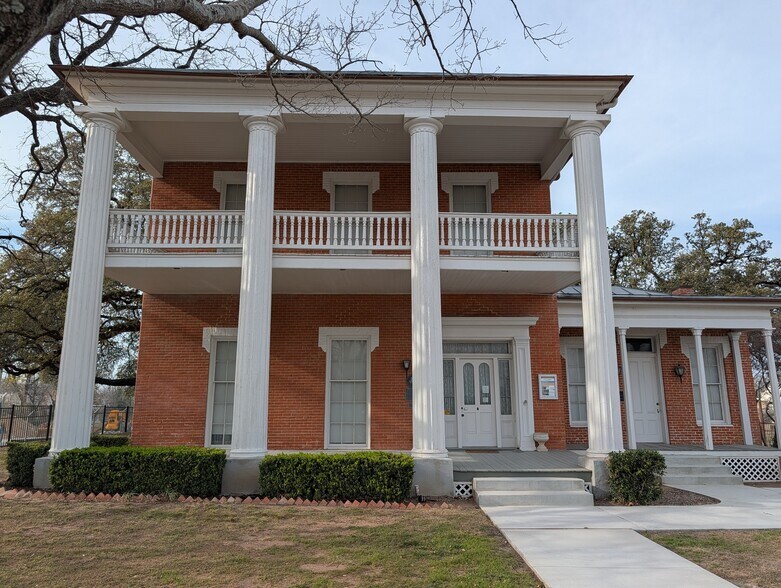 Primary Photo Of 407 Columbus Ave, Waco Office For Lease