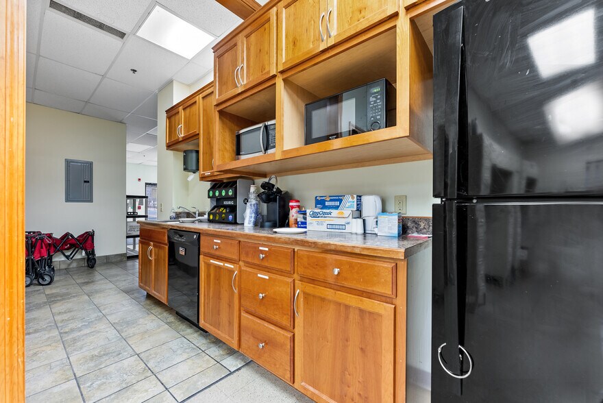 More Photos Of 6 Industrial Pky, Easthampton Manufacturing For Sale