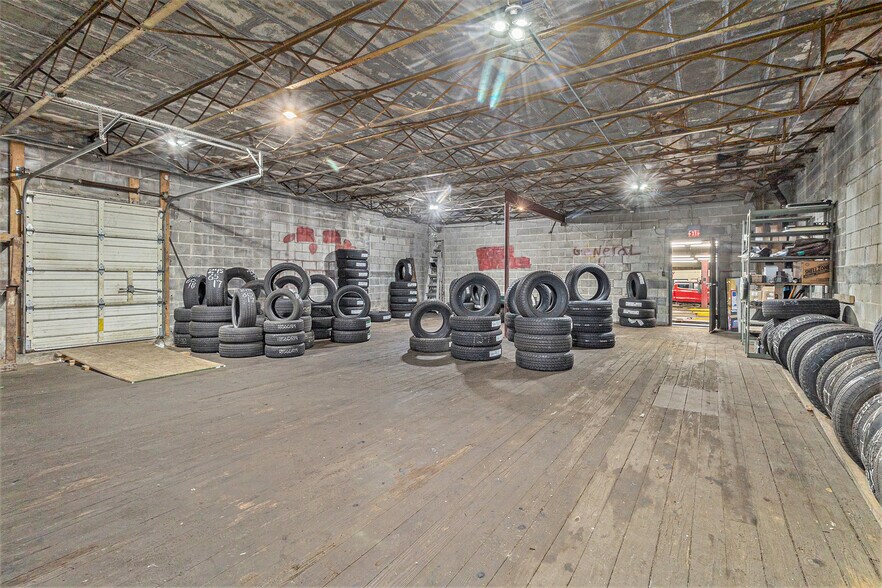 More Photos Of G4112 S Dort Hwy, Burton Auto Repair For Sale